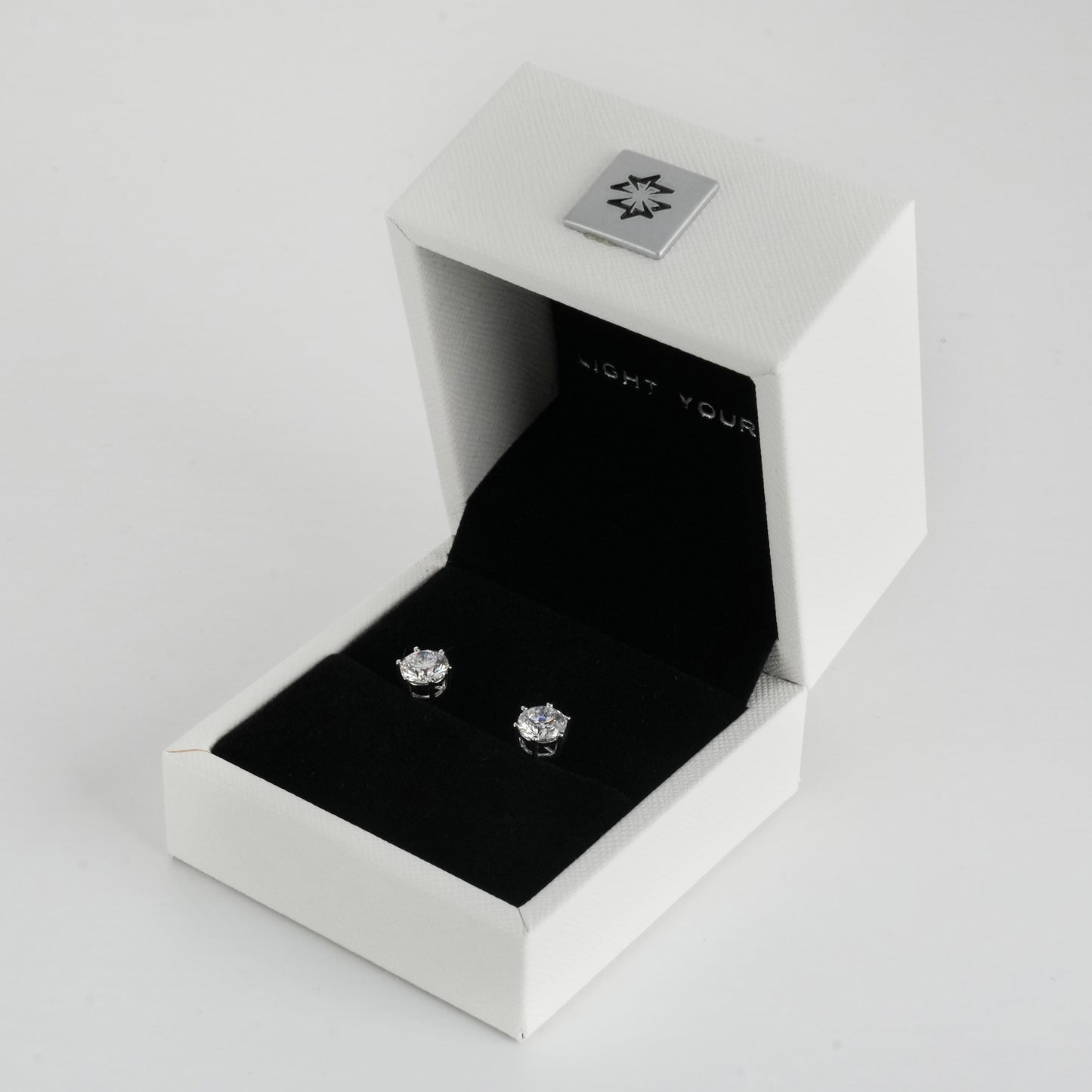 Ear Studs with Six Prongs