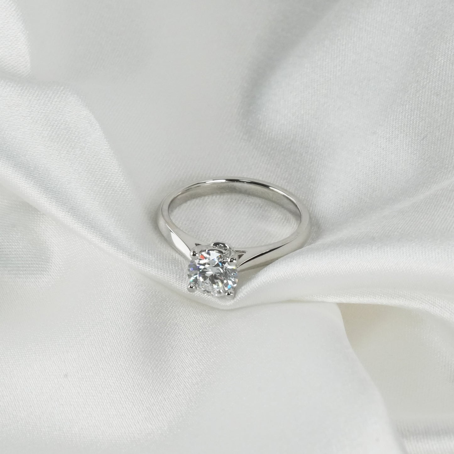Classic Four Claw Ring