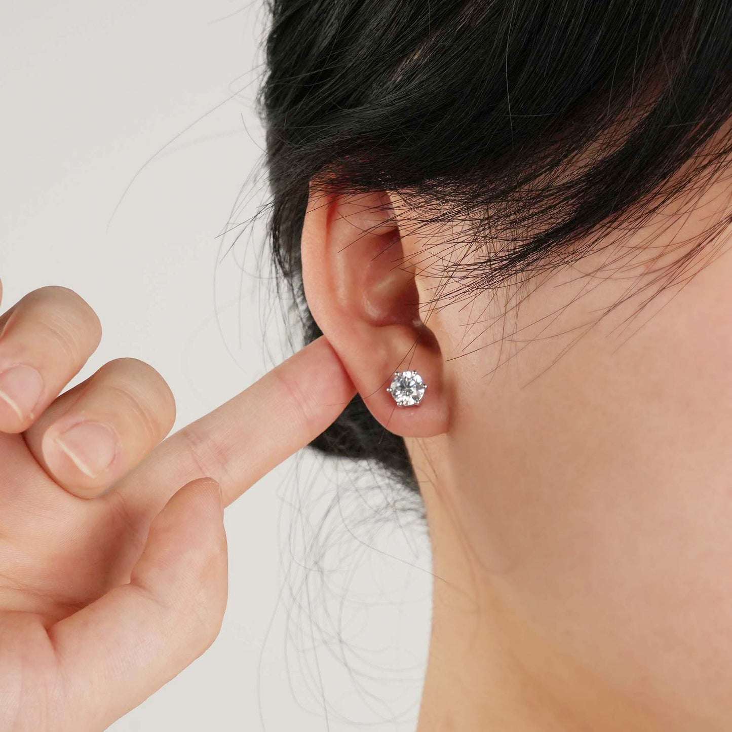 Ear Studs with Six Prongs