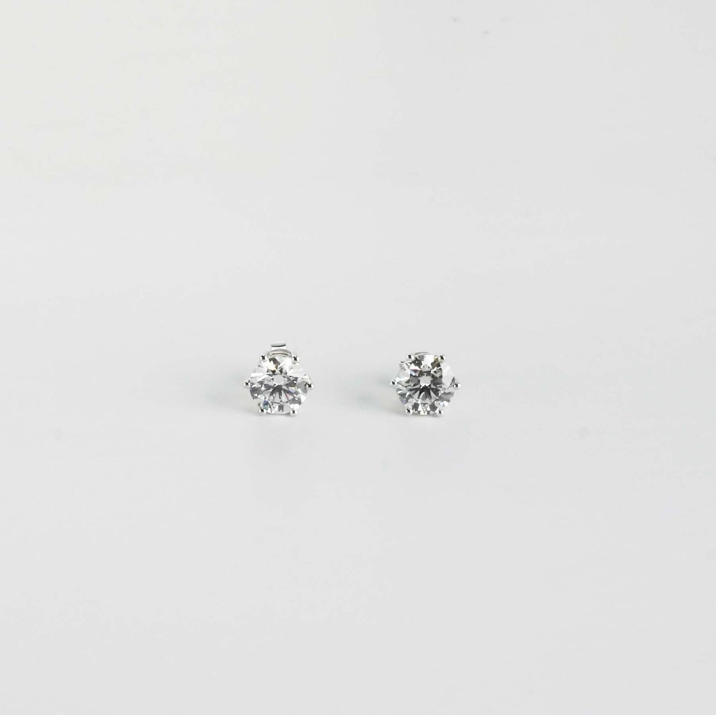 Ear Studs with Six Prongs