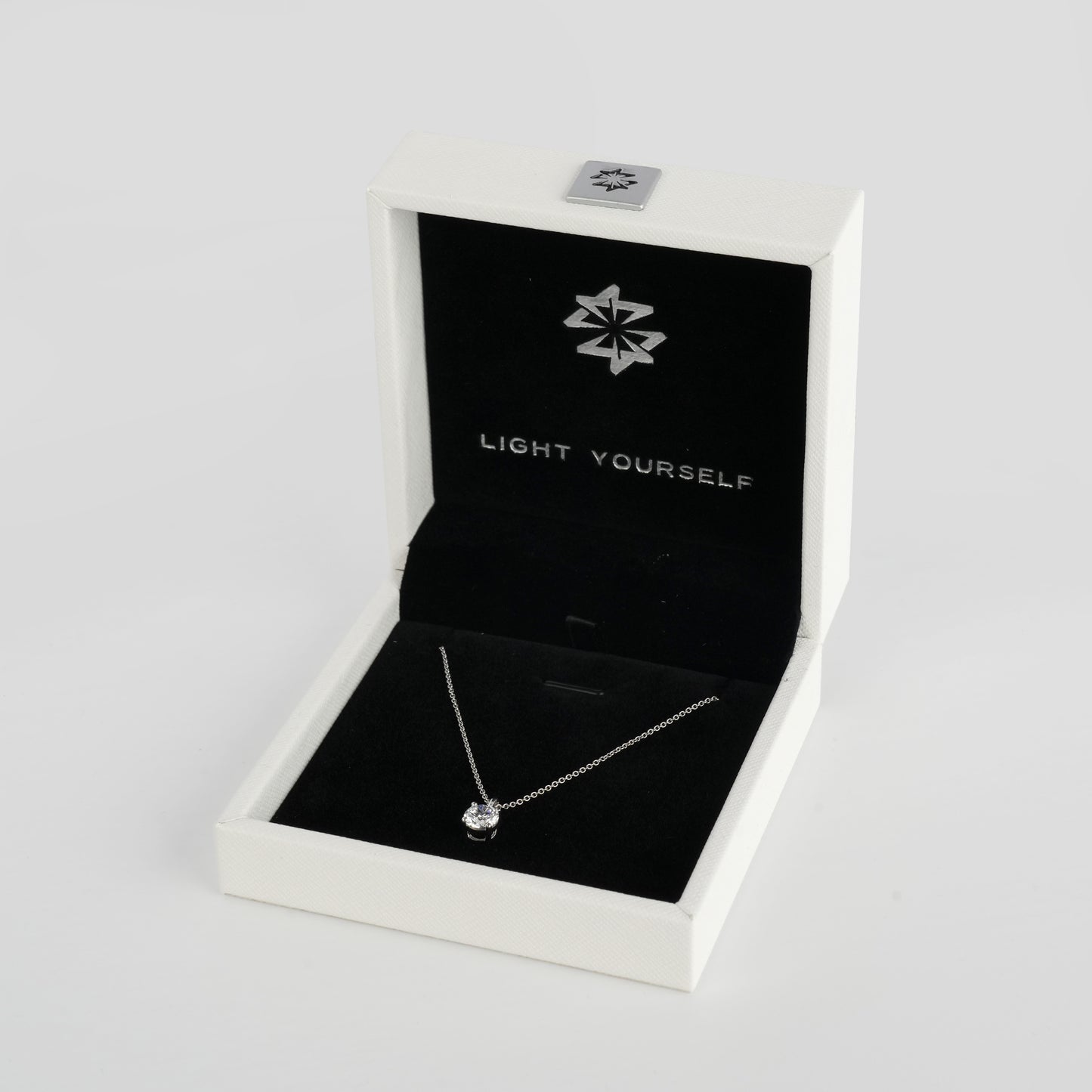 Four Claw Shiny O Necklace