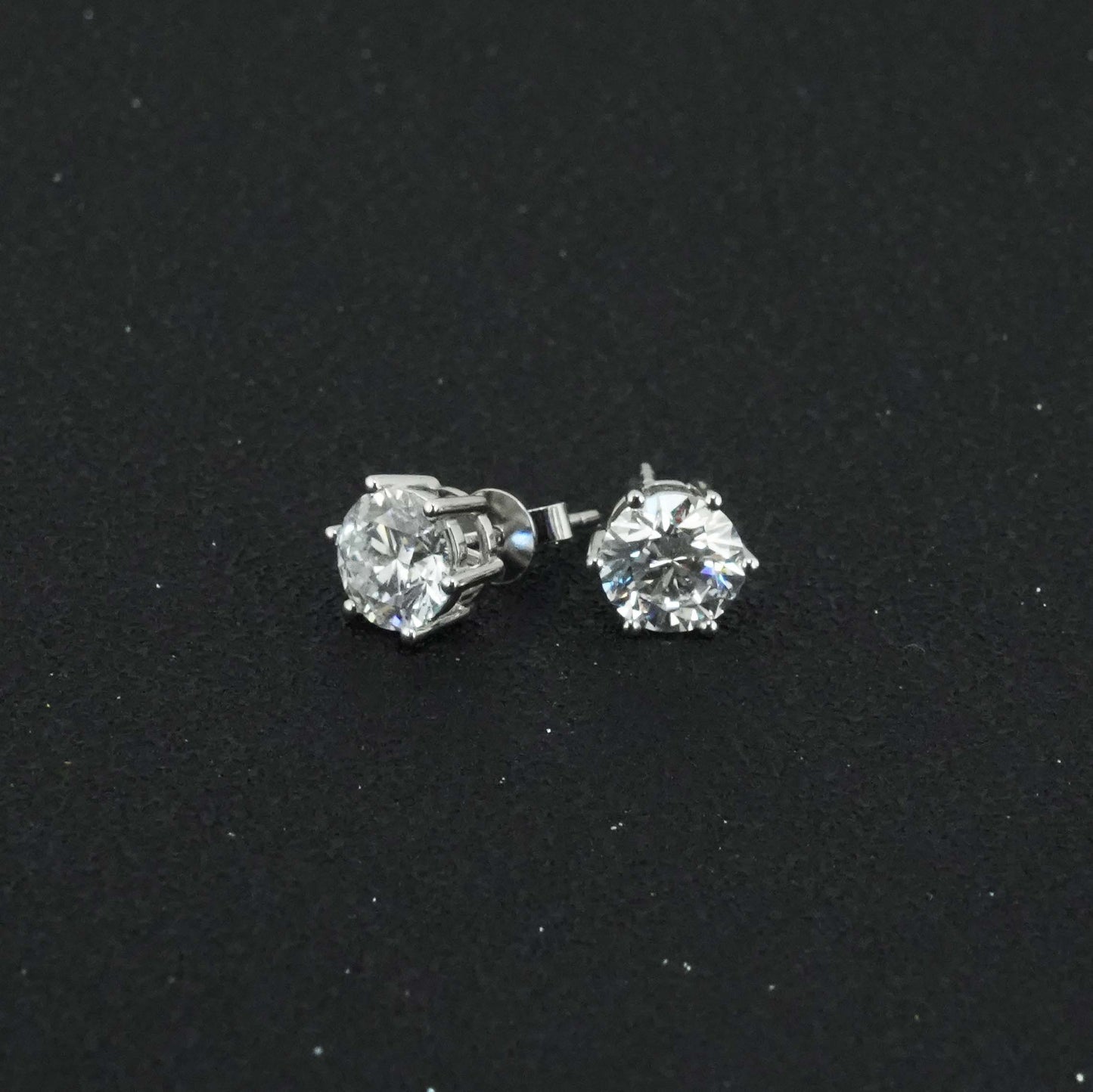 Ear Studs with Six Prongs