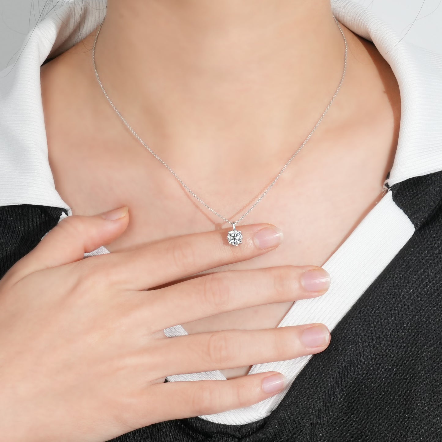 Four Claw Shiny O Necklace