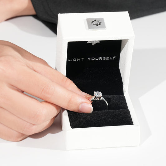 Classic Four Claw Ring