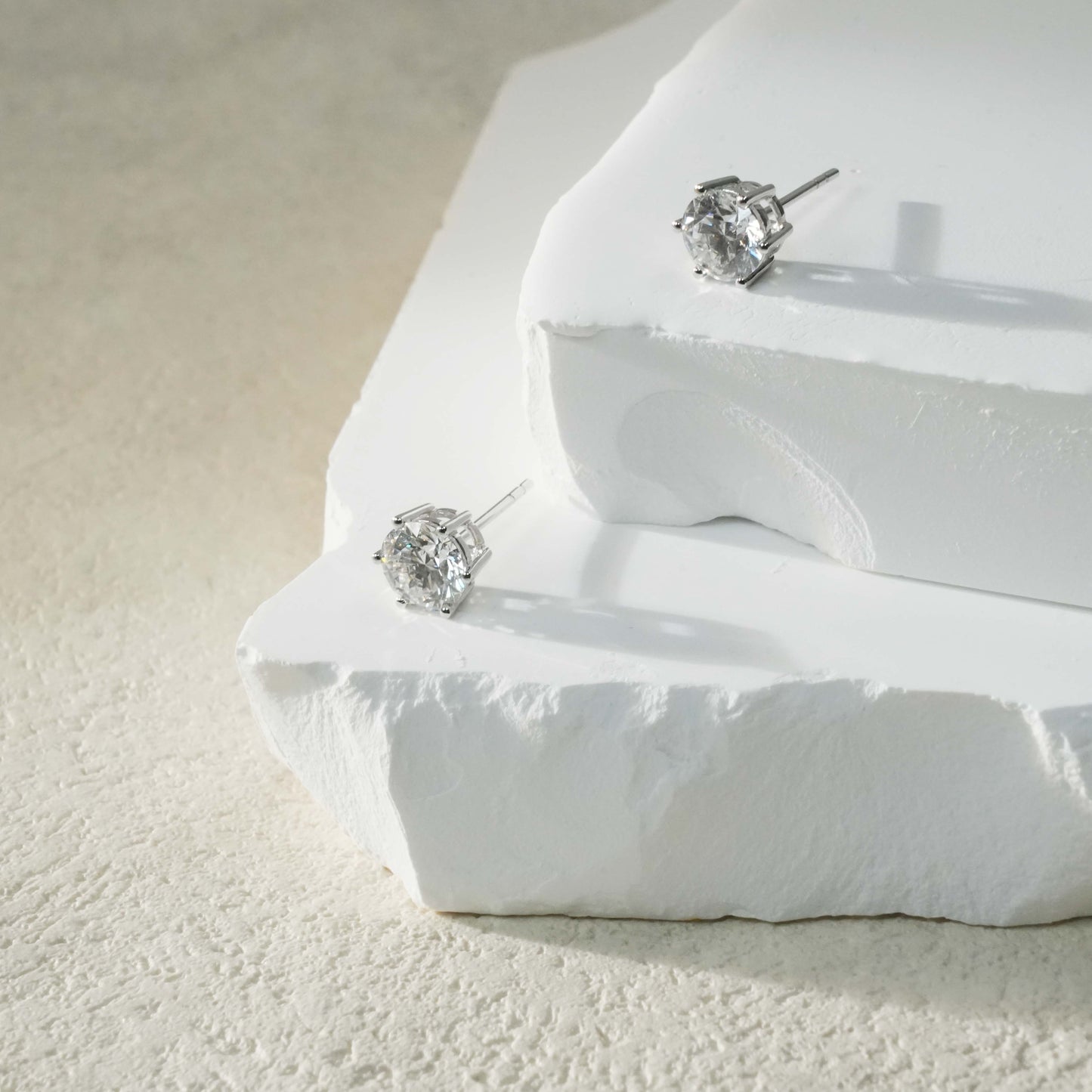 Ear Studs with Six Prongs