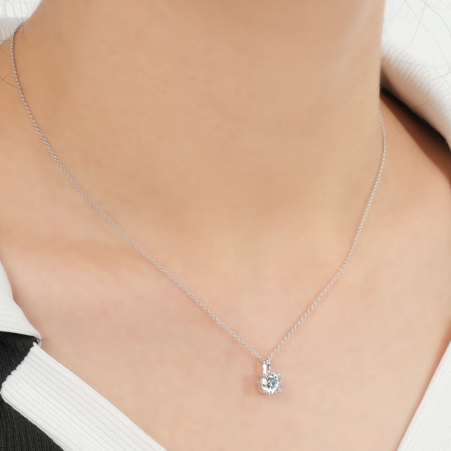 Four Claw Shiny O Necklace