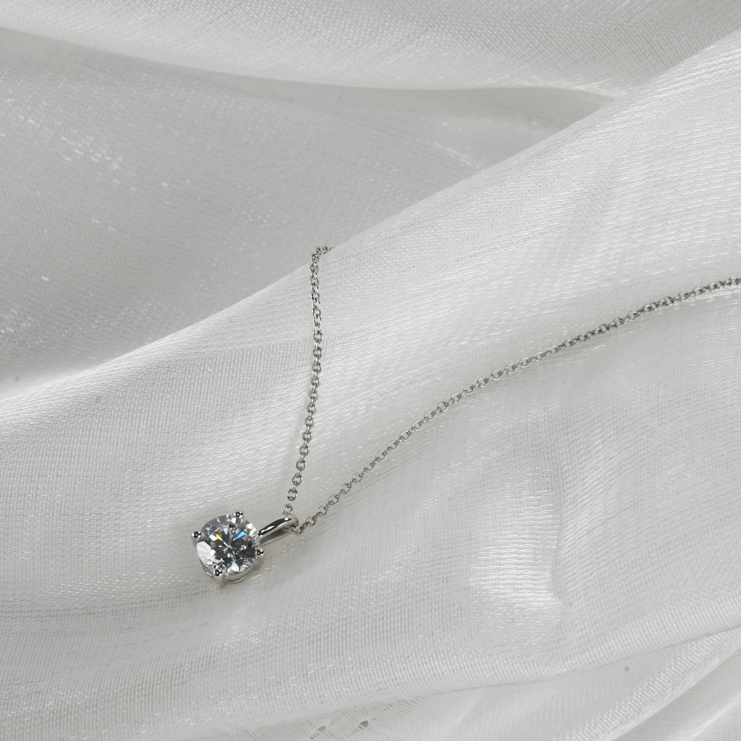 Four Claw Shiny O Necklace